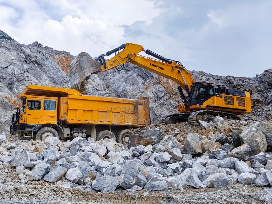 G55二广高速湖南涟源段车流如常