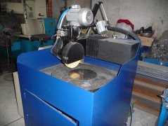 公司现拥有多名经验丰富的高级机械技术和电气