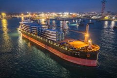 这是烟台港首次通过“一港直装、整机发运”模