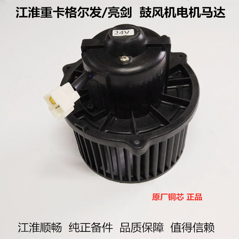 来源：人民日报海外版 本报记者 王 平《人民日报海外版》（2026年02月14日 第 04 版）图为一名女士在香港利东街与新春装饰“桃花树”合影