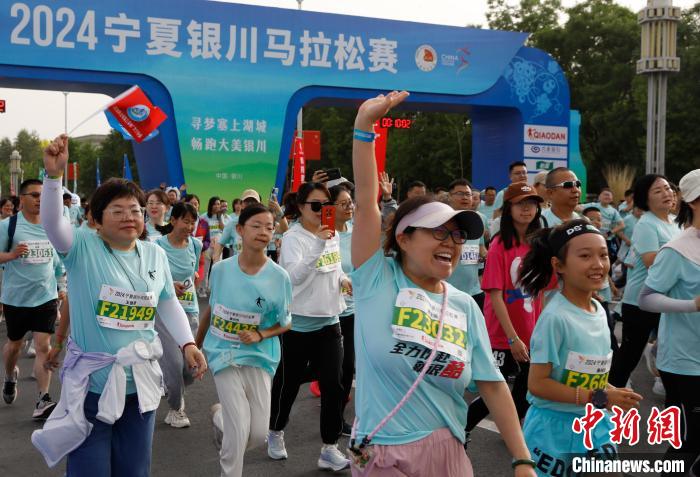 2024银川马拉松开跑：逾2.15万跑友在花海中感受阅