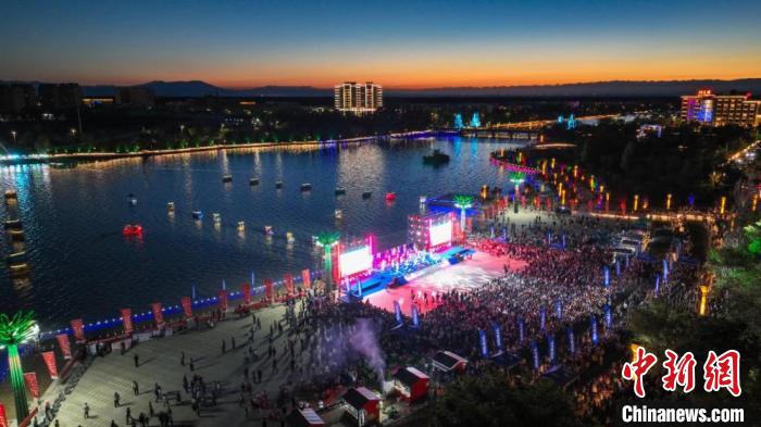 新疆第十六届环赛里木湖公路自行车赛在精河县