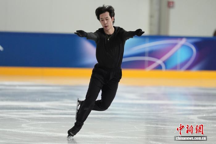 中国花样滑冰队米兰备战冬奥会 团体赛赛制引关