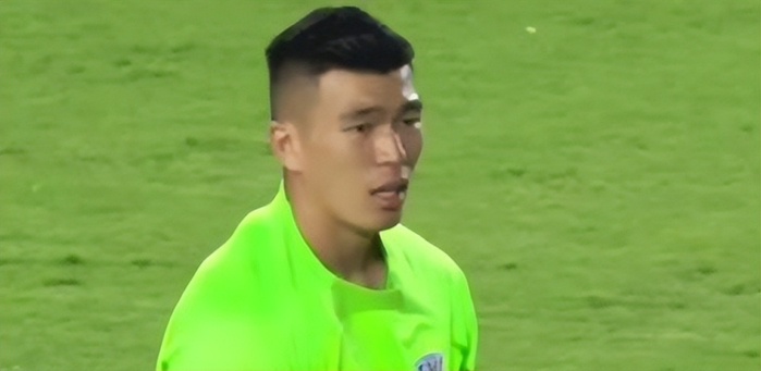 国足第三门将马镇入选引争议 董路：选人标准非