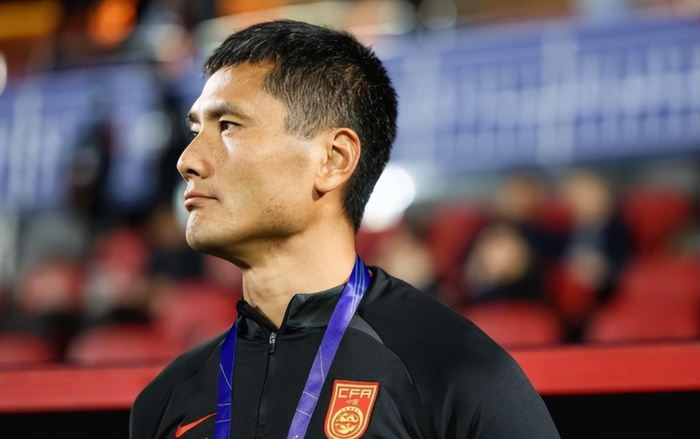 国足第三门将马镇入选引争议 董路：选人标准非