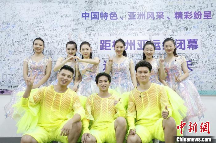 浙江外国语学院学子倾情演绎亚运会闭幕式 汗水