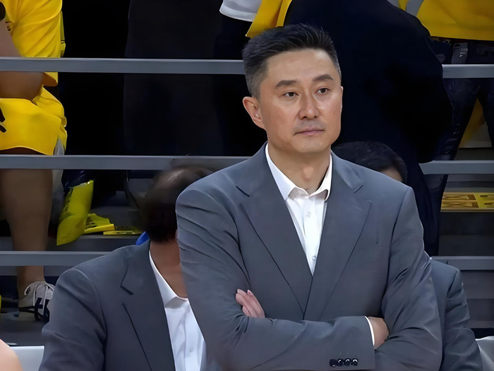 广东男篮内线短板暴露 杜