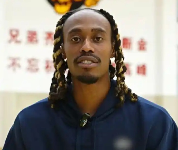 广东男篮内线短板暴露 杜锋紧急引进大中锋补强