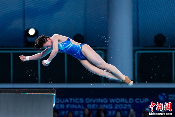 陈芋汐全红婵女子单人10米台包揽金银牌