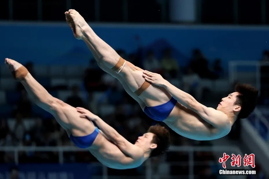 陈芋汐全红婵女子单人10米台包揽金银牌