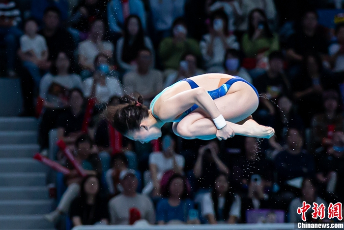 陈芋汐全红婵女子单人10米台包揽金银牌