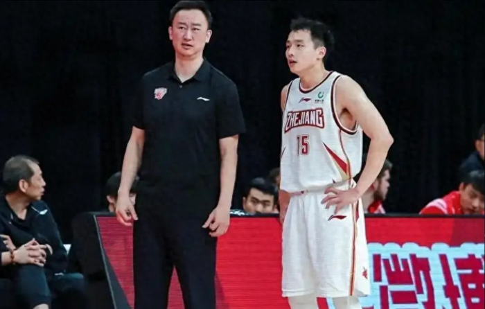 青岛男篮顶薪球员王奕博表现低迷成球队困境根