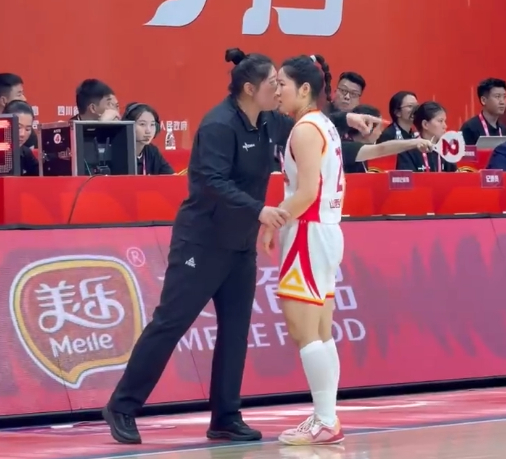WCBA总决赛G4山西临场换帅首胜 阵容变动成关键转